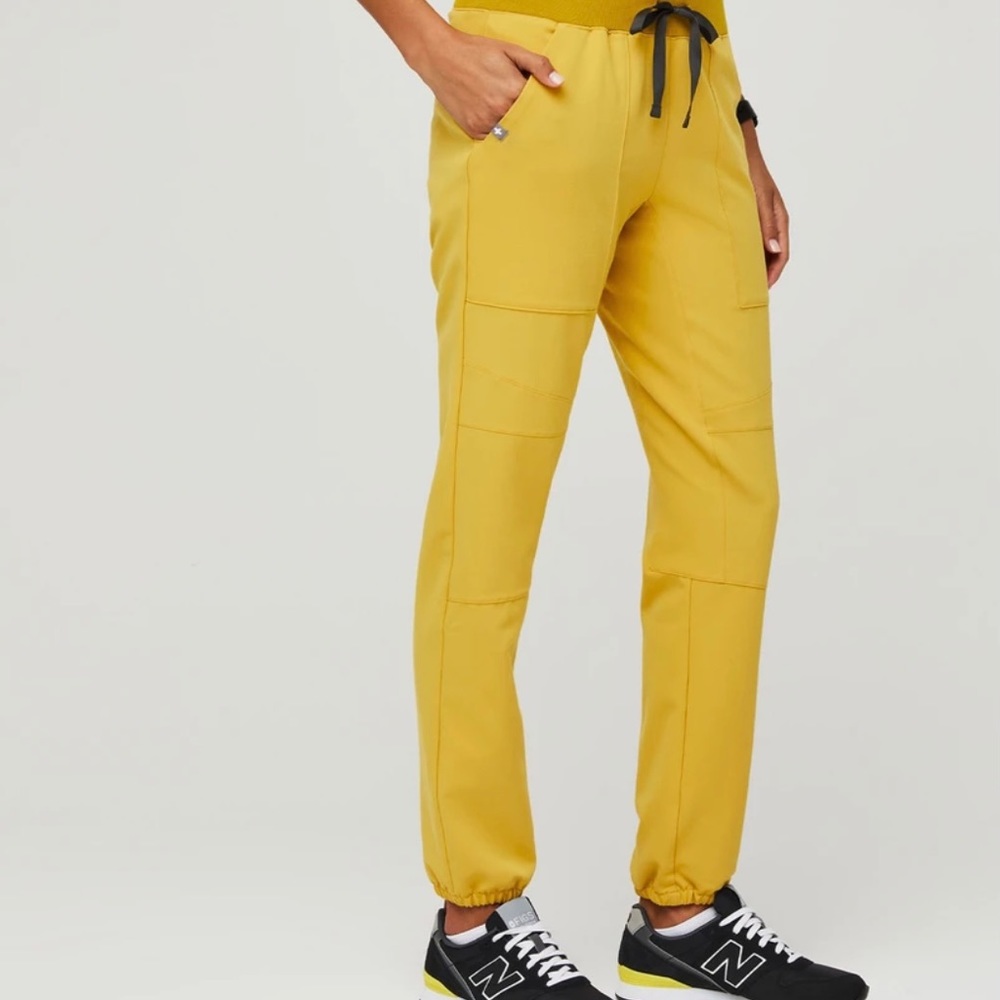 Figs light gold joggers